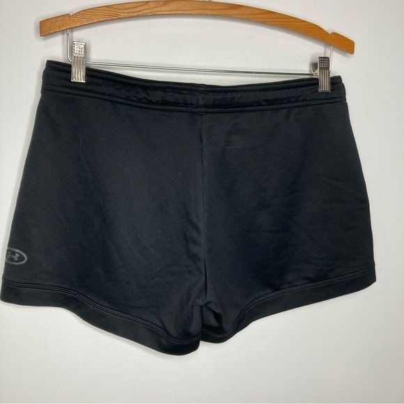 Under Armour semi -fitted shorts size medium - Picture 6 of 6